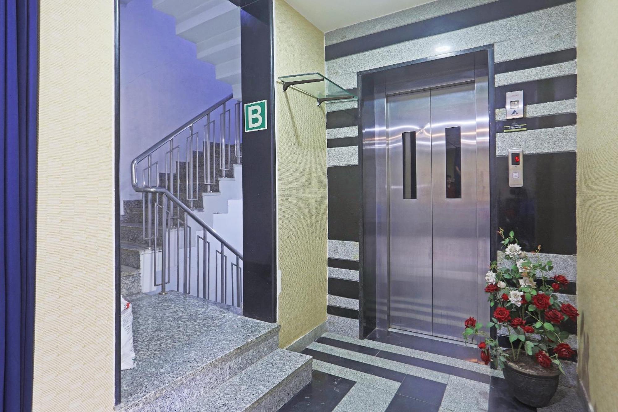 Hotel Aerostar Gold - Opposite Max Healthcare เดลี ภายนอก รูปภาพ