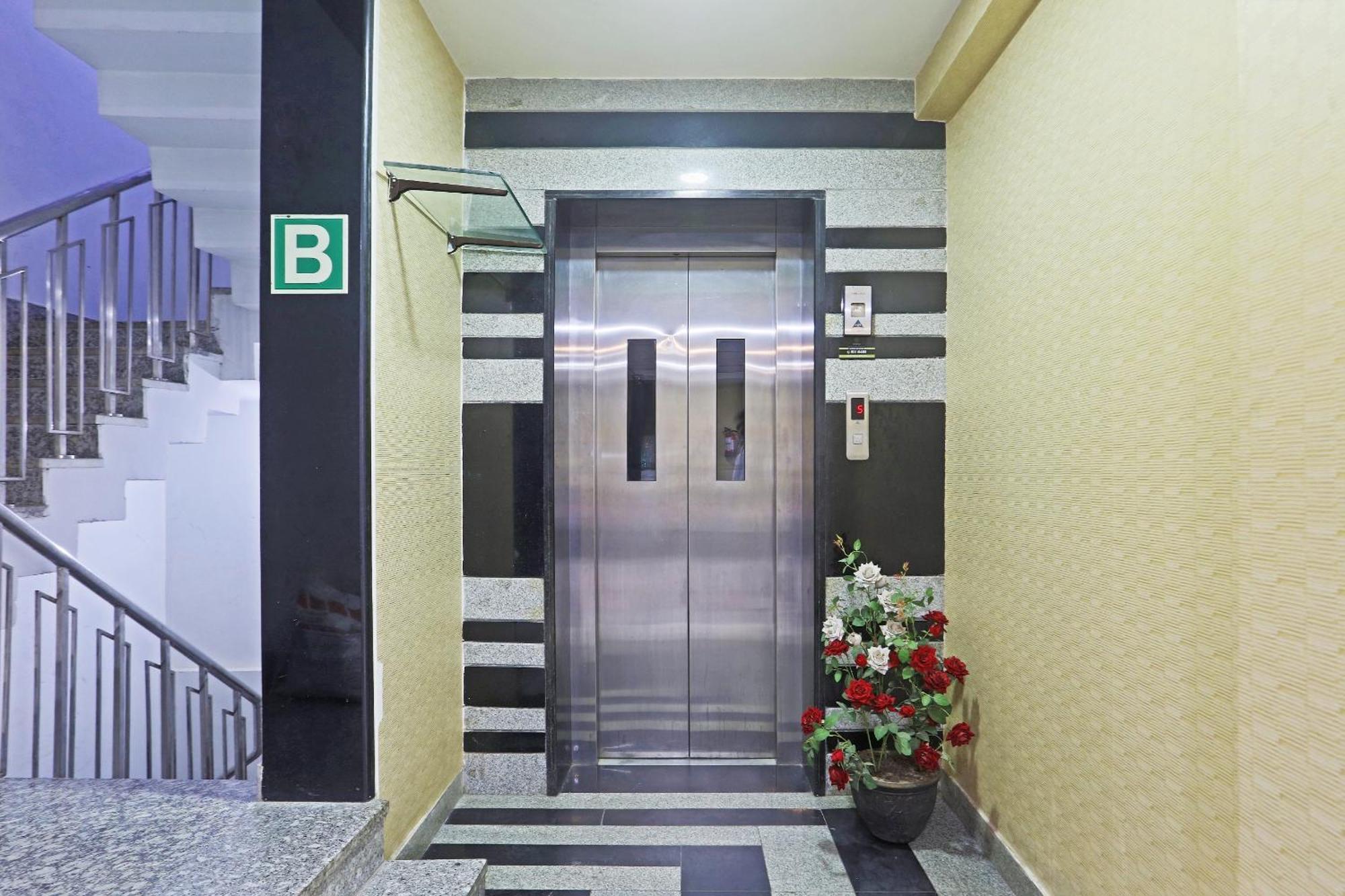 Hotel Aerostar Gold - Opposite Max Healthcare เดลี ภายนอก รูปภาพ